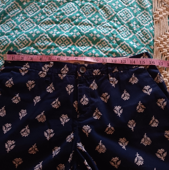 Old Navy~ Navy Blue White Floral High Waist Shorts Size 4 - Picture 8 of 10
